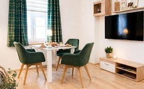 Ruhige Ferienwohnung am Fürst-Pückler-Park,Sauna im Haus&Parkplatz